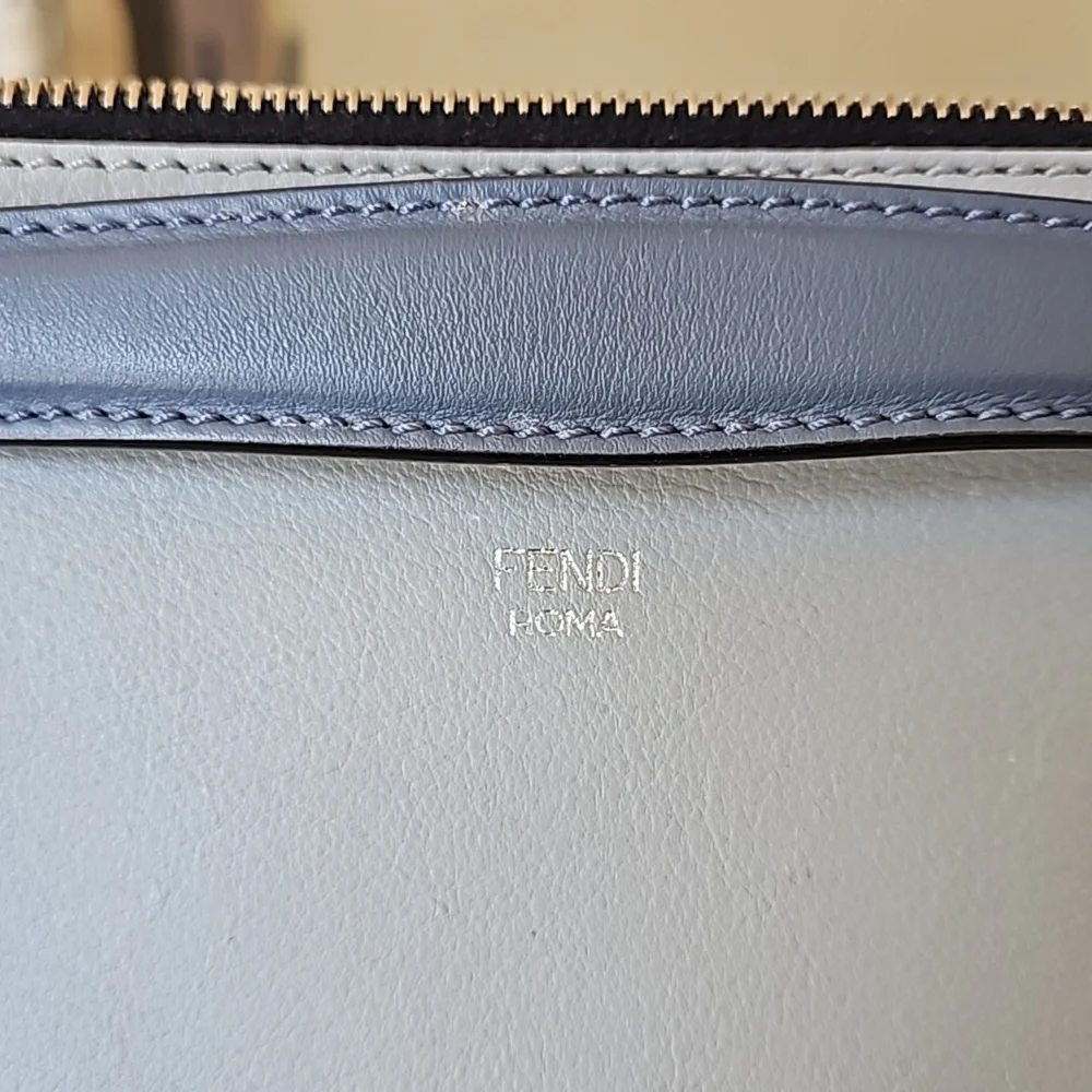 Handbag - Picture 2 of 9